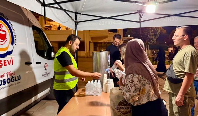 Mevlid Kandili’nde gönüllere dokunan ikram