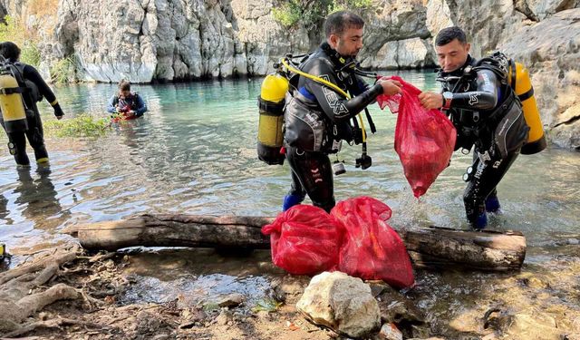 Antalya’nın içme suyu kaynağından pet bardak, alkol şişeleri, poşetler çıkartıldı