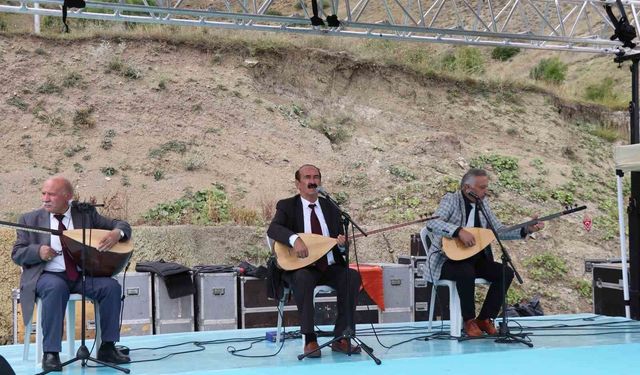 Âşık Sümmani, memleketinde yad edildi