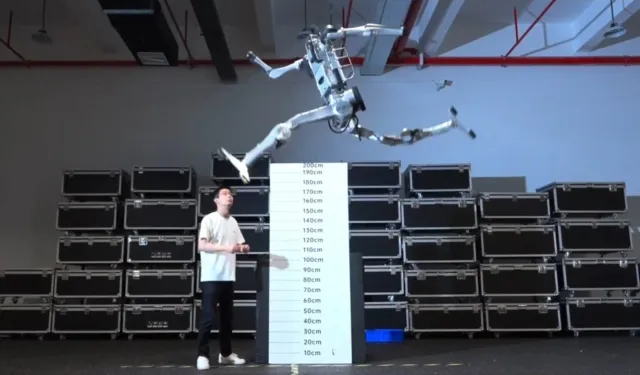 Çinli Unitree'den yüksek hızlı insansı robot: 2 metre zıplayabiliyor