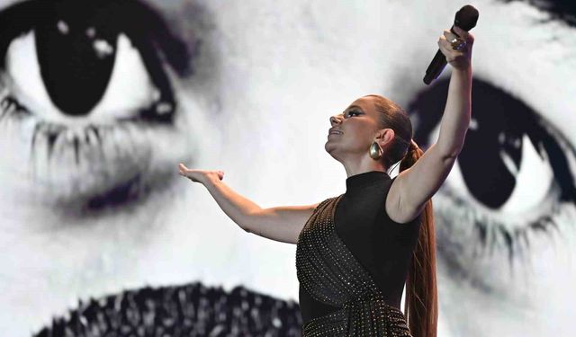 Merve Özbey rüzgarı esti!