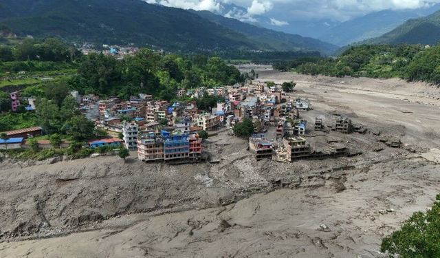 Nepal ve Çin'de sel felaketinde ölü sayısı bini aştı