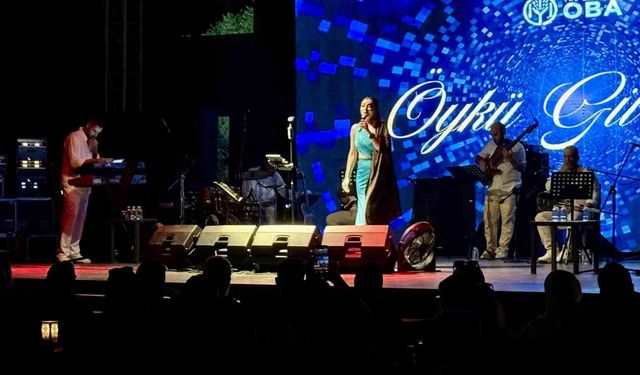 Öykü Gürman’dan Bodrum’da unutulmaz konser, sahnede doğum günü sürprizi