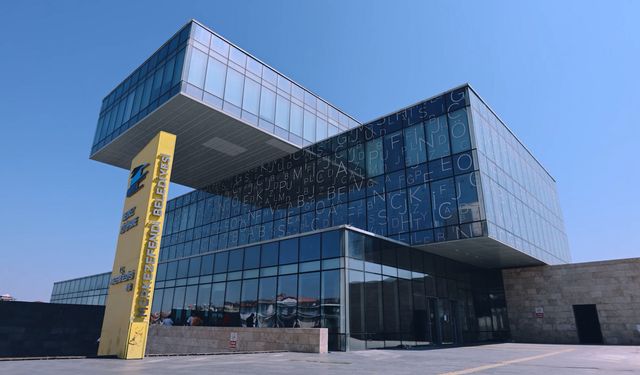 Merkez Kütüphane’nin zengin koleksiyonu okuyucularla buluşuyor