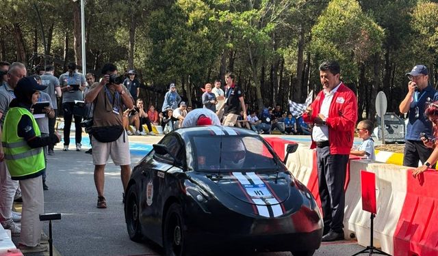 Elektrikli araç yarışmalarında 3 araçla finalist olan tek üniversite SUBÜ oldu