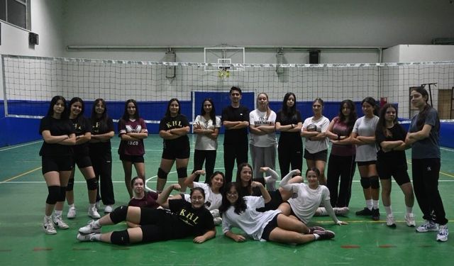 Liseli voleybolcular ilk idmanına çıktı