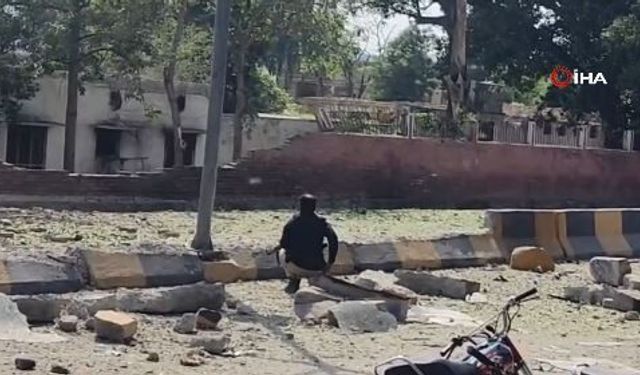 Pakistan'da bombalı saldırı: 15 ölü, 50'den fazla yaralı