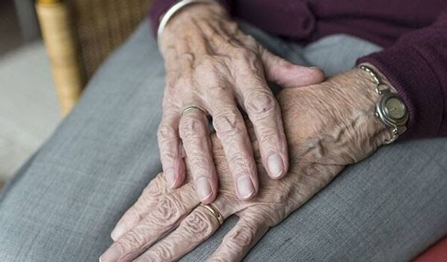Yaşlı hastaların ameliyat edilmesinden korkmayın