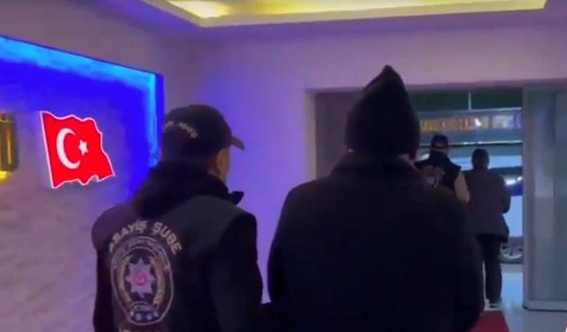 İzmir'de 9 yıldır aranan eski karı koca dolandırıcılar yakalandı