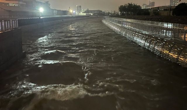 İstanbul’da durum kötüleşiyor! Sel suları kenti esir aldı