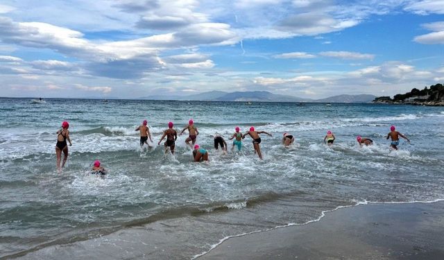 Kuşadası’nda kulaçlar kız öğrencilerin eğitimi için atıldı