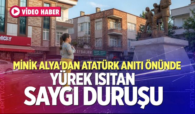 Çivril'de Minik Alya'dan Atatürk Anıtı Önünde Yürek Isıtan Saygı Duruşu