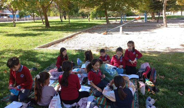 Minikler hem oynadı hem sağlıklı beslenmeyi öğrendi