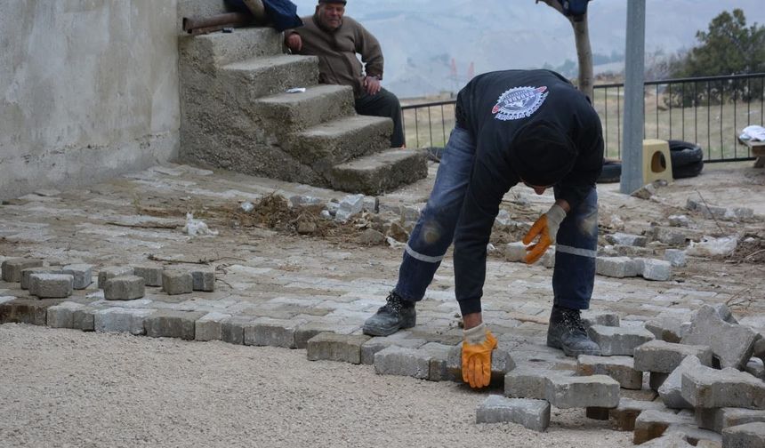 Bekirler Mahallesi’nde Kilit Parke Taşı Atağı