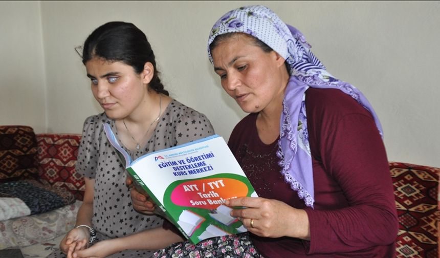 Görme engelli Nazalin'in okuma azmi üniversite sınavında başarı getirdi