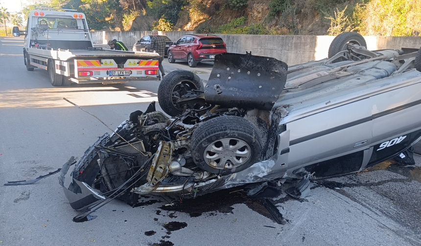 Virajı alamayan otomobil takla attı