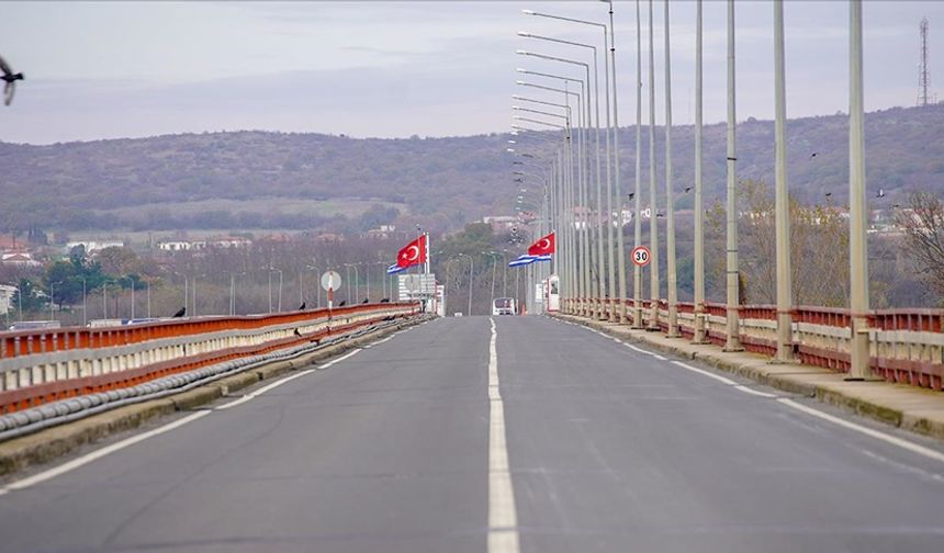 Yunan çiftçiler, Bahçeköy Sınır Kapısı'nı ağır vasıta geçişlerine kapattı