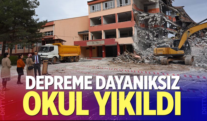 Denizli'de depreme dayanıksız okul yıkıldı