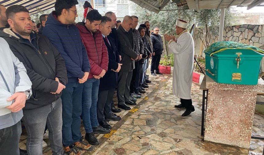 Matematik öğretmeni halı sahada hayatını kaybetti!