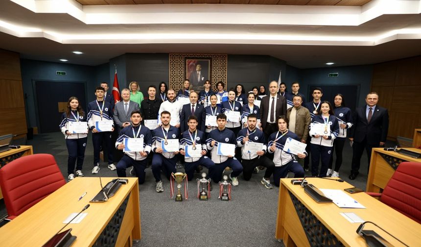 Rektör Güngör’den spor turnuvalarında dereceye giren PAÜ’lü sporculara teşekkür...