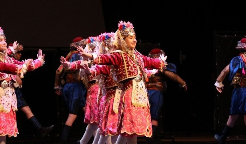 Halk oyunlarında yıldızlar Denizli’de sahne alacak