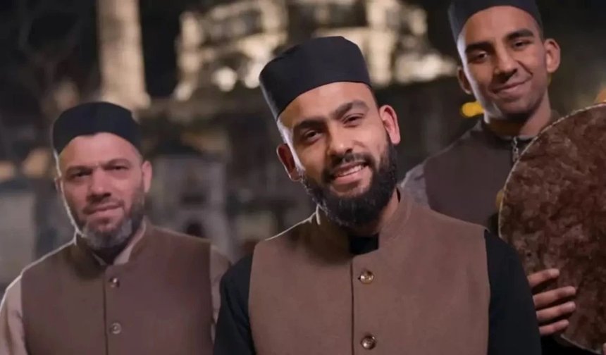 İstediği para tartışma yarattı! İşte Kabe'de Hacılar Hu Der Allah'ı seslendiren Celal Karatüre'nin ücreti...