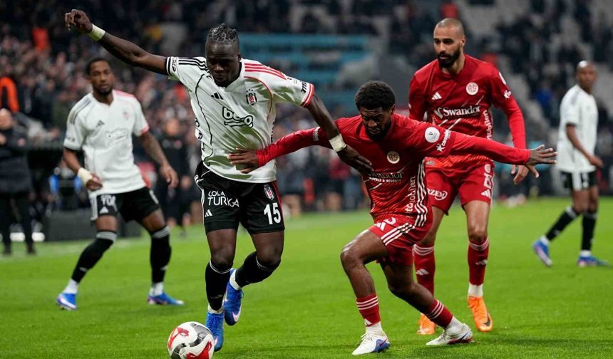 Kartal ava çıktı! Antalyaspor'u 4 golle geçti