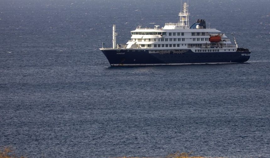 Hantavirüsü salgının yaşandığı gemi Kanarya Adaları’na ulaştı