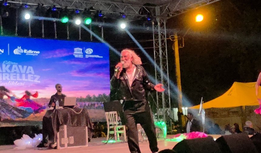 Tarık Mengüç sahneyi salladı