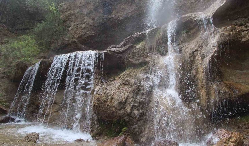 ’Bir Kış, Bir Yaz’ Su Uçtu Şelalesi 4 mevsim mest ediyor