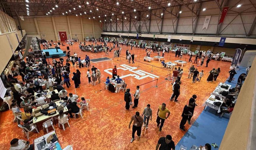 740 takım, 800 bin TL ödül Teknoloji şöleninin heyecanı başladı