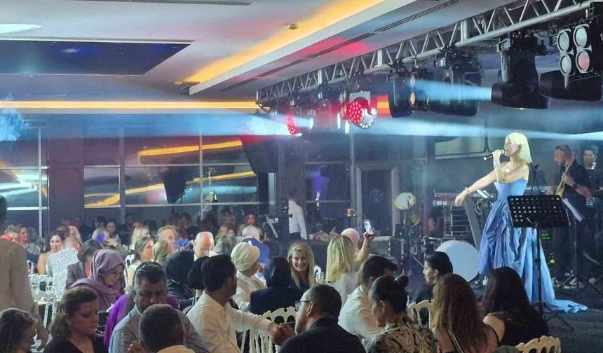 Ferhat Göçer ve Ömür Gedik’ten muhteşem konser