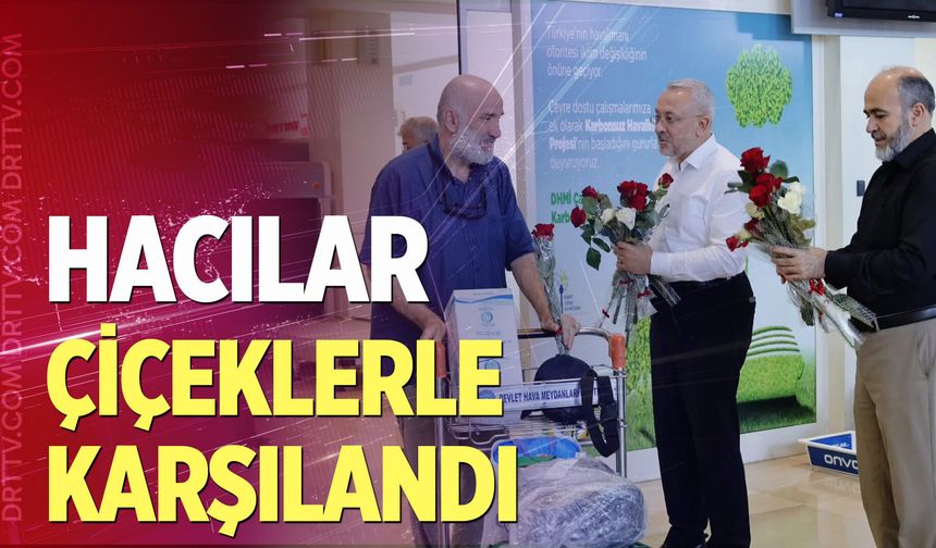 Hacılar çiçeklerle karşılandı