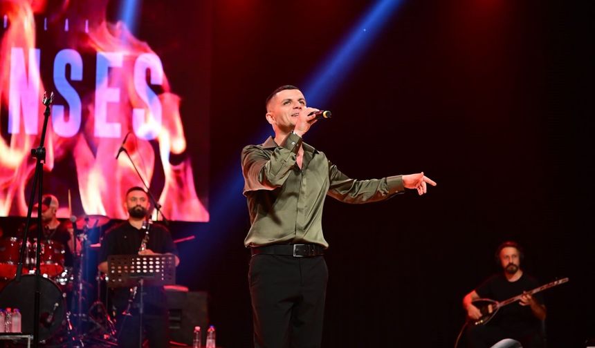 Bilal Sonses, şarkılarıyla coşturdu