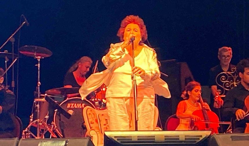 Usta sanatçı Selda Bağcan’a 50 bin kişilik dev koro