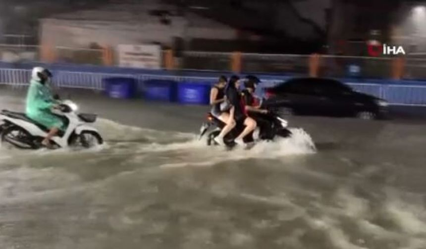 Tayland'da sel: 8 ölü