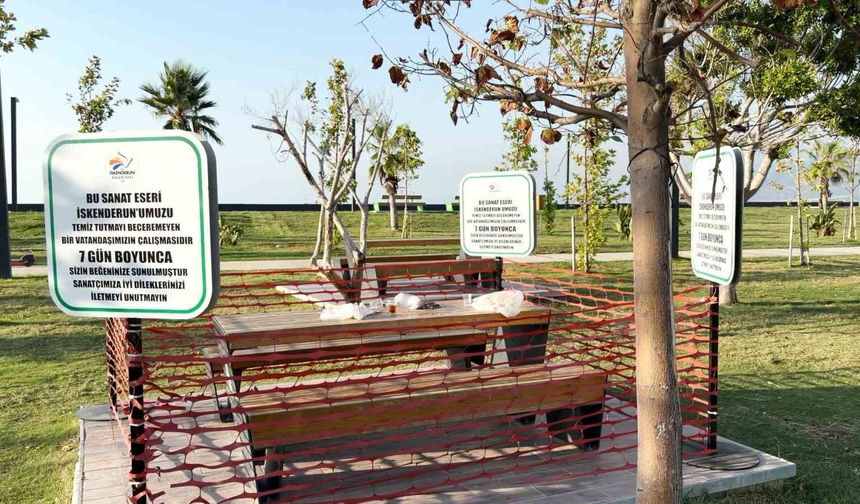 Vatandaşın bıraktığı pislik ‘sanat eseri’ olarak sergilenmeye başladı