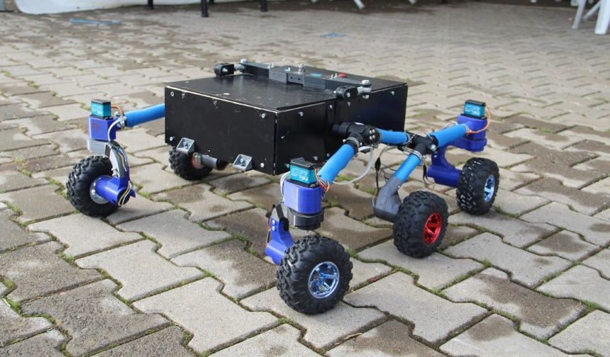 Depremi yaşayan lise öğrencisi arama kurtarma robotu geliştirdi