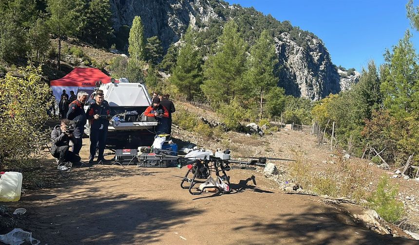 Yazılı Kanyon'da mahsur kalanlar için dron ile erzak gönderiliyor