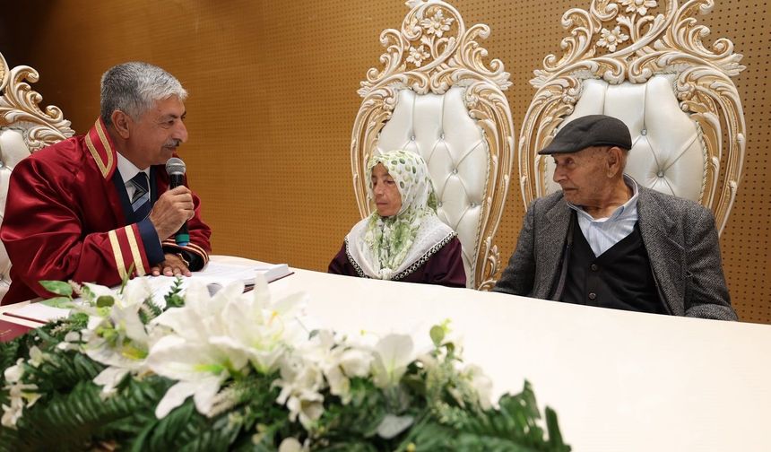 86'sında Damat, 72'sinde Gelin Oldu