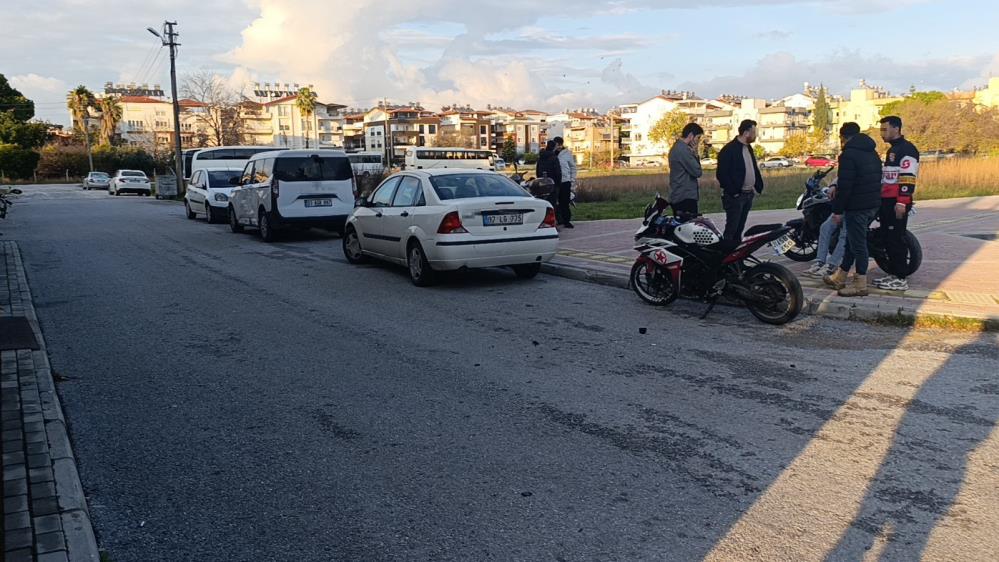 Hafif Ticari Araçla Çarpışan Motosikletin Sürücüsü Yaralandı1