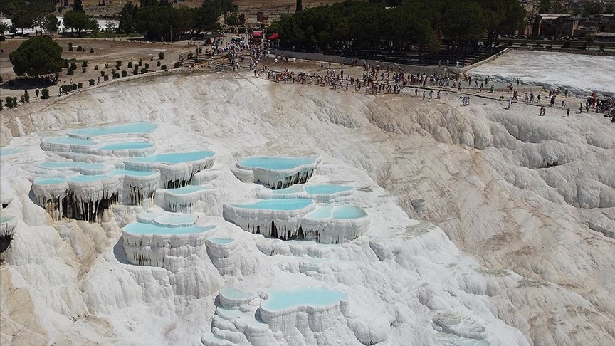 Mi̇lyonlar Pamukkale’ye Akti (2)