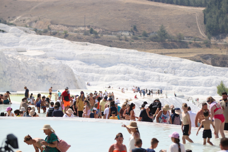 Mi̇lyonlar Pamukkale’ye Akti (3)