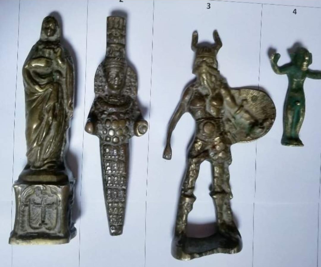 Denizli Haber Bir Araçta Yapılan Aramalarda 4 Tarihi Eser Ele Geçirildi