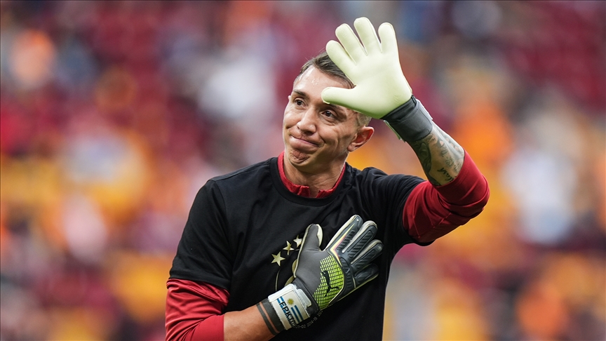 Denizli Haber Galatasaray Kariyerini Sonlandıran Muslera, İstanbul'dan Ayrıldı