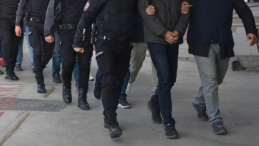 Denizli Haber İzmir'de Suç Örgütüne Yönelik Operasyonda Yakalanan 17 Şüpheli Tutuklandı