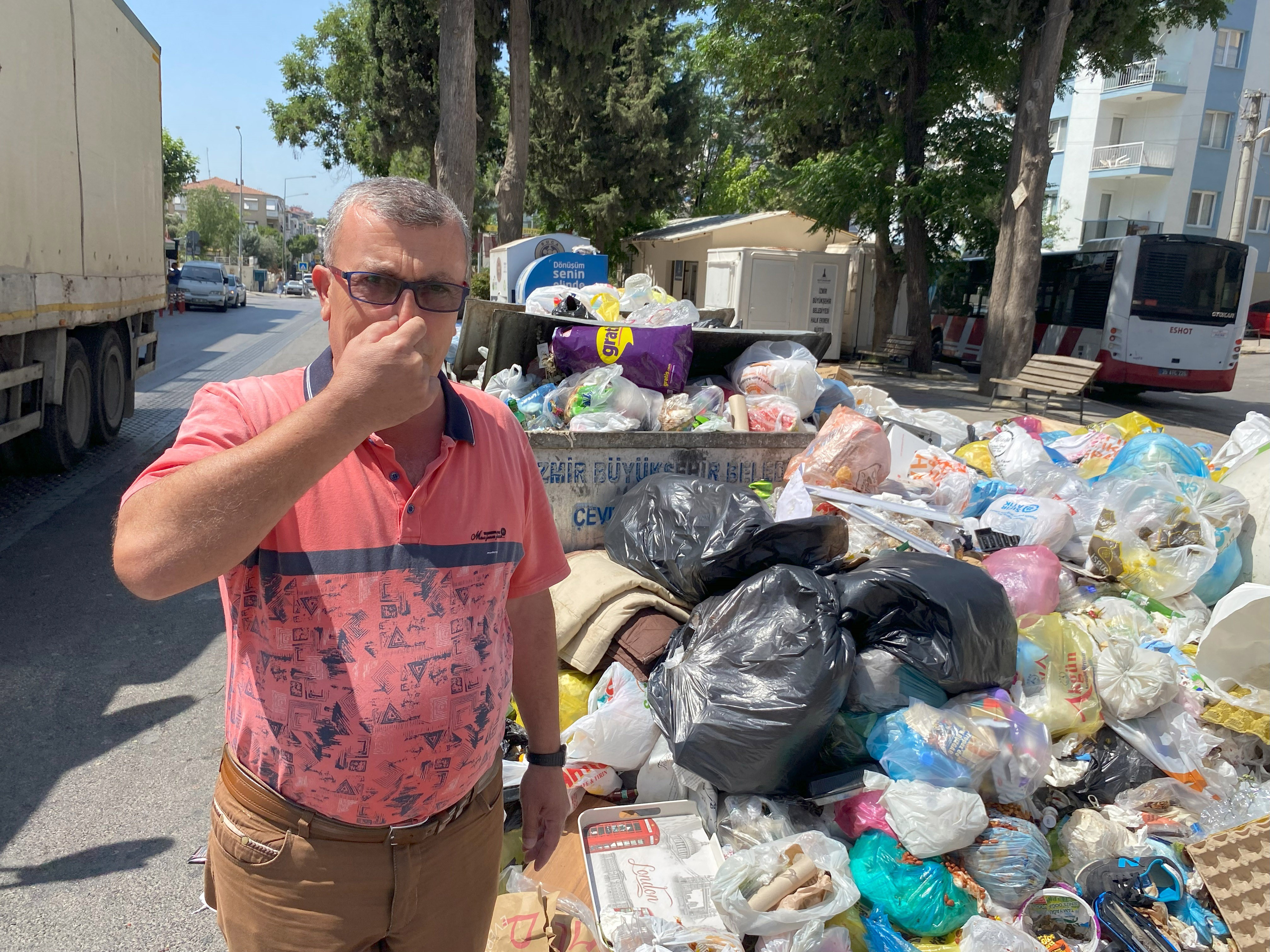 Denizli Haber İzmir'in Çöple Dolu Sokakları Hindistan'ı Andırıyor