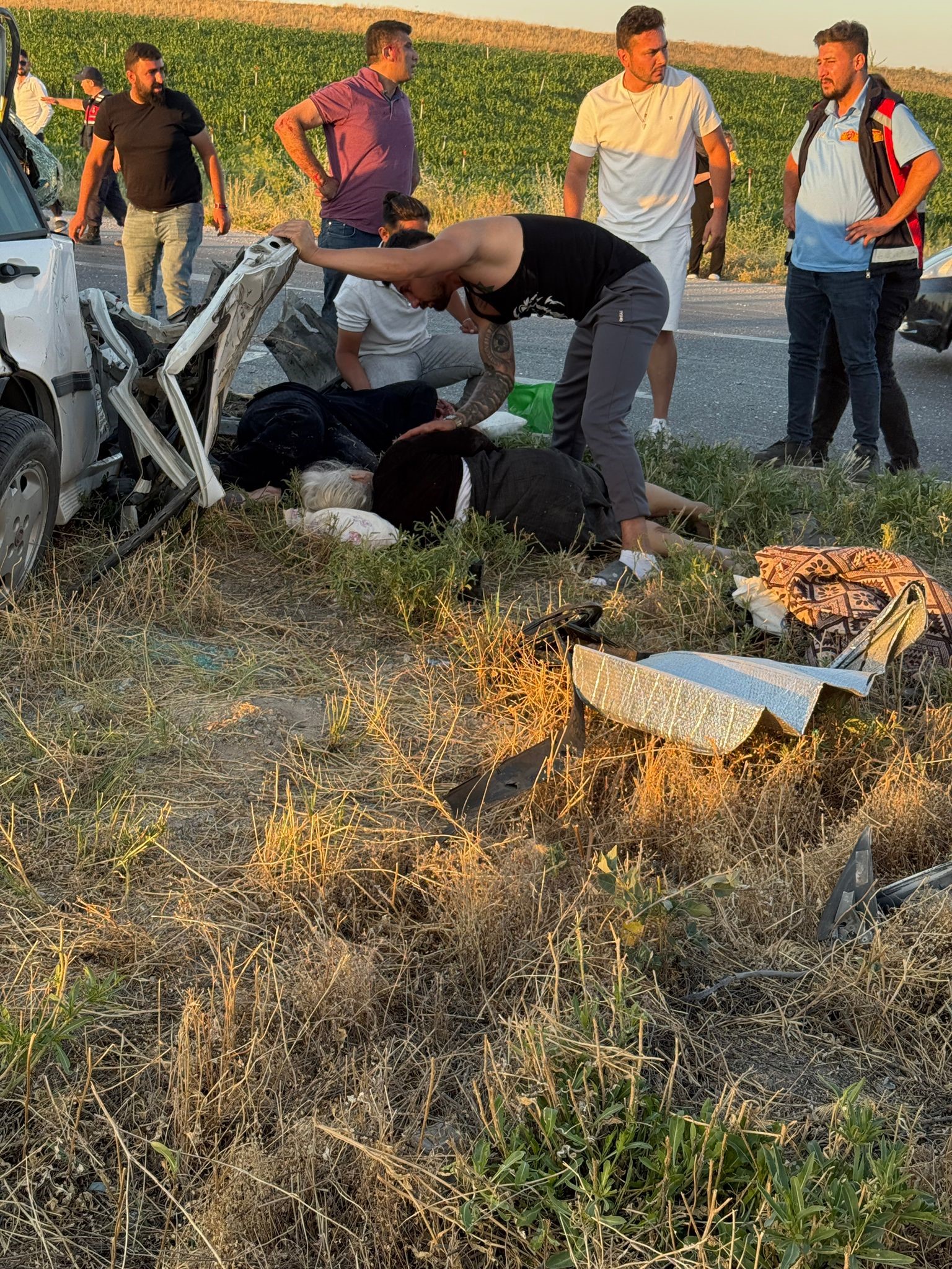 Denizli Haber Otomobil Ile Traktörün Çarpıştığı Kazada 4 Kişi Yaralandı 2