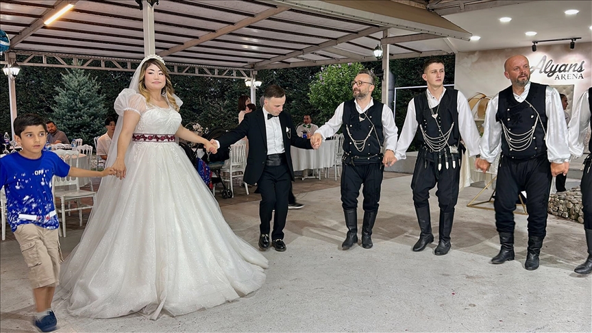 Denizli Haber Japon Gelin Ile Türk Damat Düzce'de Türk Usulüne Uygun Düğün Yaptı