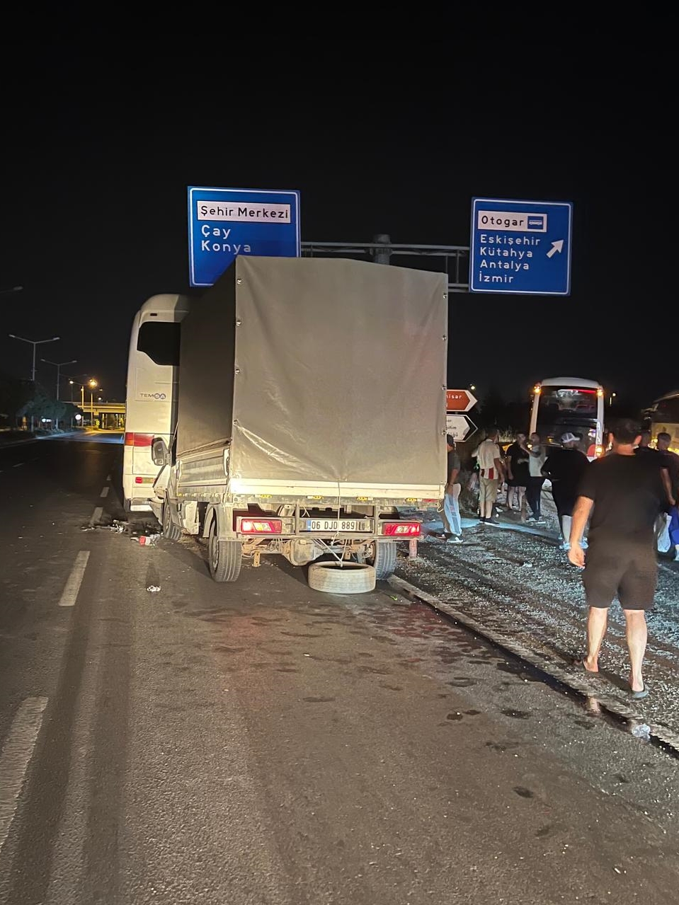 Denizli Haber Afyonkarahisarda Kamyonetin Yolcu Otobusune Carpmasi Sonucu 7 Kisi Yaralandi